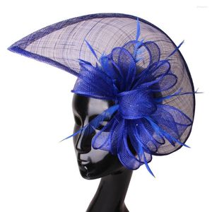 Baskenmützen, blaue Hüte mit Federn, Haarschmuck, ausgefallene Fascinatoren, Hochzeit, Braut, Kopfbedeckung, Rennen, Damen