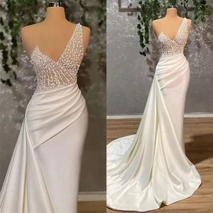 Weiße Satin -Meerjungfrau Brautkleider sexy reine v Hals schwere Perlen Plus Größe Robe de Ehe Brautpartykleider