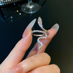 Gotyckie cyrkonie otwarty pierścień węża regulowane pierścienie zwierząt gad dla kobiet mężczyzn moda Punk Boy Girl biżuteria urodzinowa prezenty