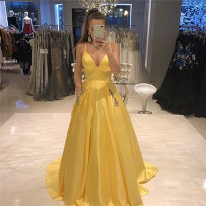 Basit V yakalı uzun balo elbisesi Cepler ile A-line sarı saten resmi parti elbiseleri tatlı 16 kızlar vestidos de gece elbiseleri