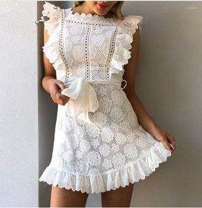 Sukienki swobodne haftowane koronkowe drewniane ucha A-line sukienka Summer Słodka słodka biała wiele rozmiarów Dostępne i chłodne