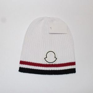 Nouveau chapeau tricoté en automne et en hiver mode hip hop chapeau en plein air chaud chapeau de laine hommes et femmes occasionnels