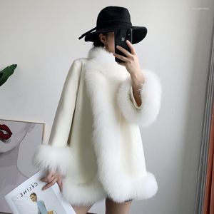 Women's Down 2023 Real Fur Cape Coats Outerwear Vintage Classic Poncho Design