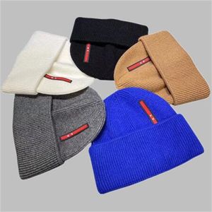 Skull Caps Winter Outdoor Sport Fashion Luxury Designer Letter Logo Unisex Hats Pasted Design Warm Knitted Wool Hat For Men Women GC1861