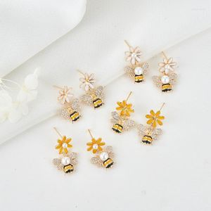 Stud￶rh￤ngen 10pairs/Lot Bee Flower for Women Trendy Jewelry Fashion Copper Gold Plated Zirconia Simple and Elegant DIY ACC