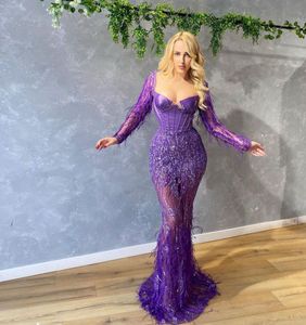 Abiti da sera viola di nuovo arrivo con scollo a V maniche lunghe in pizzo di raso Hollow Backless Abito formale sexy Paillettes lucide Appliques Abito da ballo di piume Plus Size su misura