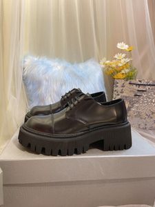 SCARPE B07 designer versione top puro fatto a mano su misura 2020S nuove scarpe da donna in pelle con suola spessa per la casa di Parigi