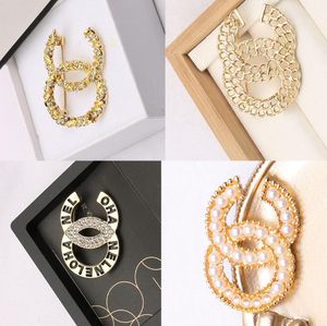 20 style Brand Designer C Doppia lettera Spille da donna Luxury strass Crystal Pearl Spilla Suit Spilla in metallo Accessori per gioielli di moda