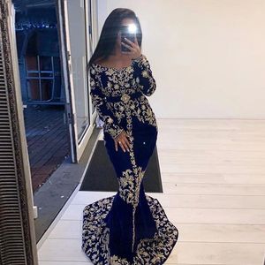 Königsblaue marokkanische Kaftan-Samt-Abschlussballkleider, elegante lange Ärmel, Meerjungfrau, formelle Abendkleider, goldene Spitzenapplikationen, arabische Dubai-Party, besondere Anlässe 2023