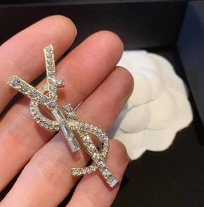 20 styl marka projektant list broszki kobiety luksusowy Rhinestone kryształowa broszka garnitur Pin 18K pozłacane biżuteria akcesoria