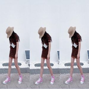 Tasarımcı Kızların Elbise Kıpır Kıpır Yuvarlak Yuvarlak Boyun Uzun Kısa Kollu Örme Kazak Kalça Sarma Etek İki Parçalı Set