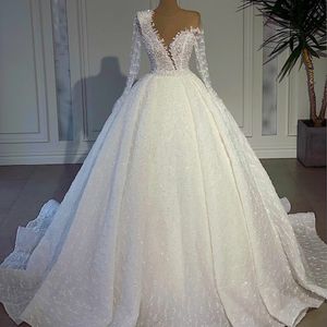 Luxury Princess A-Line Wedding Dresses Sheer Neck spets långärmad brudklänningar Arabiska Dubai Sequined Plus Size Vestido de Novia