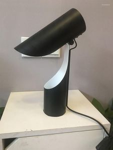 Lampy stołowe Postmodernista prosta czarna lampa Nordic Design Loft American Style Ogólno -Ogólny Biuro Domowa sypialnia Foyer El E27 LED