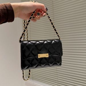 Wosk olejowy Krótkie portfele z skórzanym łańcuchem mini crossbody uchwyt na karty designerskie torby na pikowane Matelasse Vintage Sprzęt multi kieszeni monety damskie torebka 10 cm