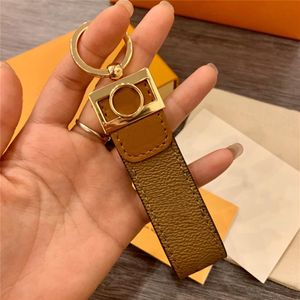 Dropship Classic Yellow Brown Pu Leather Key Ring Chain Accessories Fashion Keychain Keychains sp￤nne f￶r m￤n Kvinnor med detaljhandel 242R