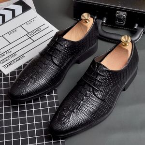 Marca de luxo British British Black Crocodile Pattern Shoes para homens Designer Vestido de noiva Business Business Flats cal￧ados