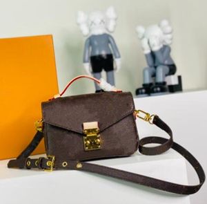 デザイナー女性ショルダーバッグハンドバッグバッグ女性財布クロスボディ花と手紙クラシックファッション