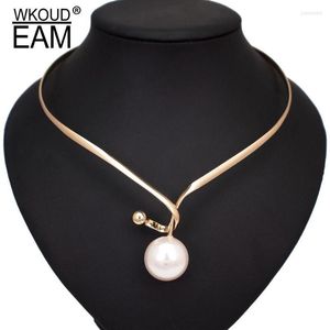 Hängen WKOUD EAM 2022 Modedesign Pearl Metal Chain Halsband för kvinnor Trendiga Korta Choker Bröllopssmycken Tide PF079