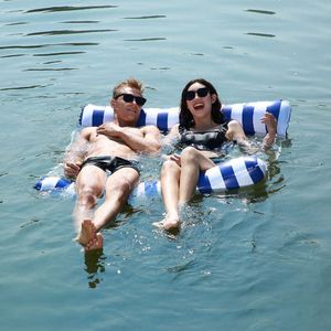 Life Vest Buoy Double Person Water Hammock Recliner Rad Uppblåsbar flytande simmadrass Simning Ring Pool Party Toy Lounge Stol Bed T221214