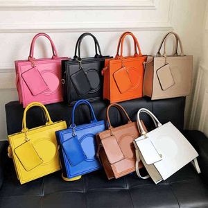 Design Handbag Designer Bag Shoulder Womens Tote Bag Leather Messenger Large Capacity Embossed Shopper Bags Ladies Bookbags 220907