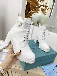 أحذية مصممة بوتس بوتس السيدات رونوليث مدرج الجوارب البيضاء الجلدية