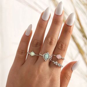 Kolorowe zestawy pierścieni dla kobiet luksusowe kwiaty dhinestone geometryczne metalowy metalowy pierścień biżuteria Anillo 4pcs/set