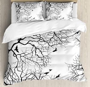 寝具セットベッドルームベッドの自然セットツイギーツリーブランチの上を飛んでいるスタイリッシュな羽毛布団カバーキルトと枕カバー