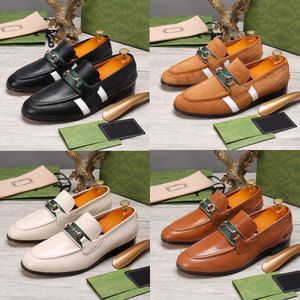 2022 Mocassini da uomo Designer di lusso Scarpe in vera pelle Marrone nero Scarpe eleganti da uomo firmate casual Slip On Scarpe da sposa con scatola 38-45