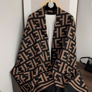 Warms designer sjaal voor dames in de herfst en winter Foulard Satin Square Head Sjailves 180 x 65 cm grote maat