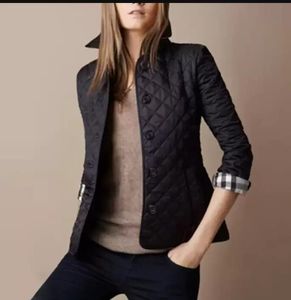 新しい女性Pluz Iszeジャケット冬秋の暖かいコートファッションコットンスリムフィットポロラペルジャケットブリティッシュスタイルの格子縞のパッド入りアウトウェア