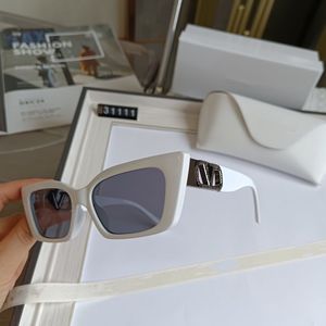2022 V Mujeres Gafas de sol dise￱adoras G Fashion Classic Goggle Goggle Outdoor Beach Gafas para hombre Mujer 4 Color Opcional Caja