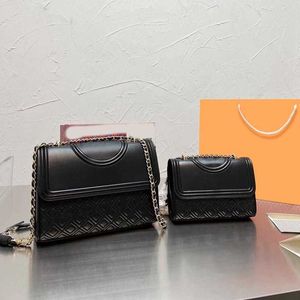Kvällspåsar axelväskor lyx varumärke Fashion Simple Square Tassel Bag Women Designer Real Leather Chain Phone Handväskor Designer