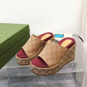 damdesignade tofflor Mode tjockbottna sandaler Bokstavsbroderier Slides Lyx Lady Platform Kilar Sandal Beach Högklackat med box storlek 35-45