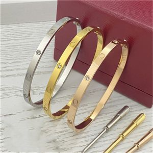 Tunn guld fotled armband titan stål designer kvinnor män älskar skruvar armband silver rose gyllene skruvmejsel armband par smycken med sammet väska