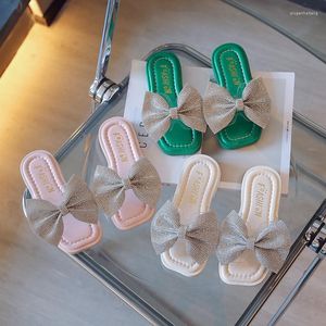 Slipper Girl's Slippers PVC Diamante Fairy Luxury Low Heel Children Sliders Pu Leather Square Toe 26-36 Mooie drie kleuren Kids Sandalen