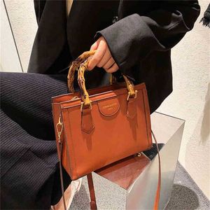 Bambù autunno e inverno Tote singola diagonale a mano incrociata con tendenza 85% di sconto sulle vendite online