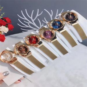 Modemärke Kvinnor Girl Rose Flower Style Metal Steel Band Magnetic Buckle Style Quartz Wrist Watch DI09215Z