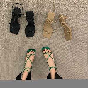 PU Nuove donne quadrate sandali in pelle femmina 2022 Taloni sottili scarpe con tacchi alto