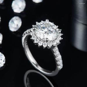 Fedi nuziali Meraviglioso nastro 925 di colore bianco a forma rotonda Moissanite Diamond Flower