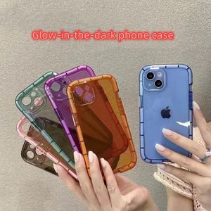 Glow-in-the Dark Elastic Phone Case iPhone 14 13 12 11 Pro Max 14 12 Mini X XS XR XSAMX 7 8 PLUS 6 6Sクリアアンチクラッシュエアバッグケース