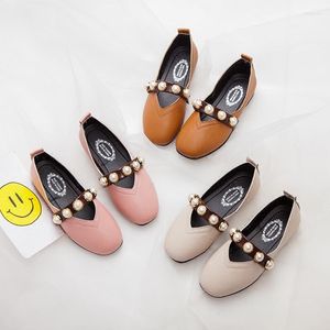 Buty sportowe Spring Autumn Dziewczęta skórzane dzieci Mokasyna dzieci swobodne trampki Perły Peading Princess Sweet Flats Slip-on Fashion