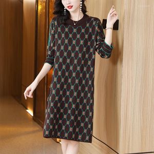 Casual Dresses Zuo Man Ru2022 Autumn and Winter High-klass ullstickad kvinnor visar ungt t￤ckk￶tt utanf￶r slitbottenhoppare kjol