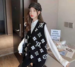 Women's Sweaters Korean Style Spring Autumn Letter Print Vests For Women V-neck Sleeveless Jacket Jersey Mujer Slim Sweater Vest Fashion Knitted