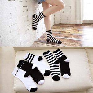 Calzini da donna DaiShana 5 paia bianco nero Striple semplice stile sportivo Harajuku caviglia cotone moda femminile divertente calzino