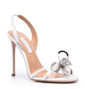 العلامات التجارية الأنيقة Aquazzu Babe Sandals أحذية النساء الكريستال أقواس تزيين الكعب العالي الساتان جلود مضخات حفل زفاف