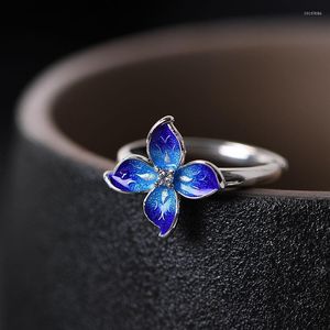 Klusterringar stil bränd blå ring kvinnlig retro mode etnisk cloisonne fyrblad blommöppning smycken tillbehör