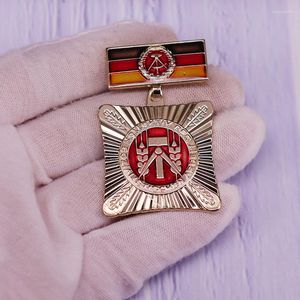 Spille DDR Medaille Kollektiv Der Sozialistischen Arbeit Pin Sozialistisch Arbeiten Lernen Leben Distintivo del premio dei lavoratori socialisti tedeschi