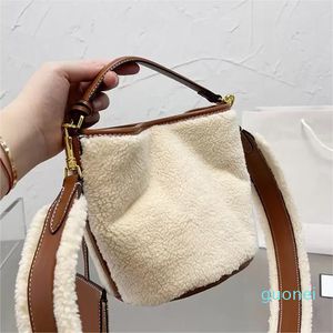 Designer- Vinter Shearling p￤ls hinkv￤skor Totes Borttagen axelband Cross Body Purse Kvinnor Dam Turn Lock Handv￤skor