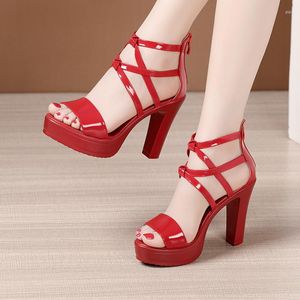 Klänningskor 2022 Summer High Heels Gladiator Sandaler Patent Läder Big Size 32-43 Block Heel Platform Women Wedding