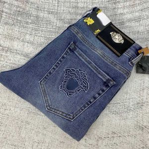 Hög version kontra designer jeans män byxor klassiska broderade jeans casual mens byxor plus storlek mode raka jeans